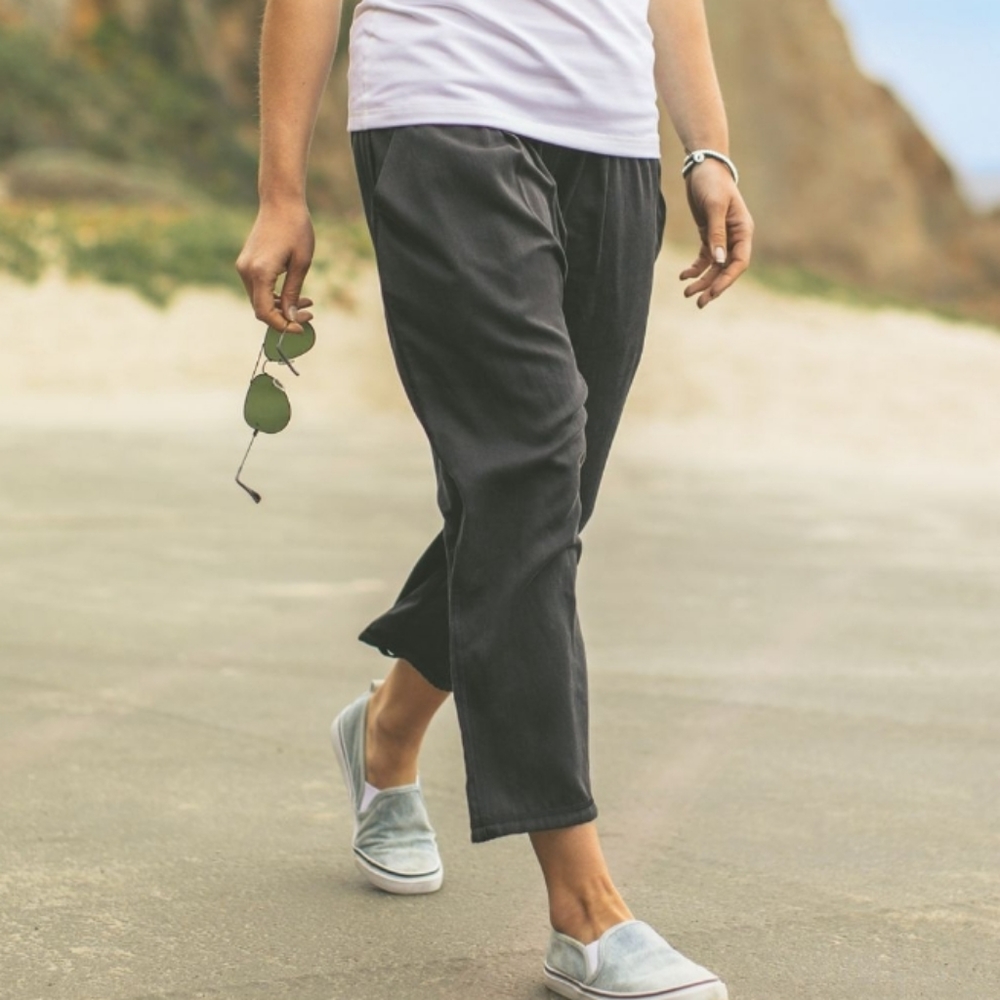 Lululemon Post Power Crop in Black/Grey Size 6